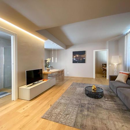 Time To Be - Luxury Apartments Centro Storico Πεσκιέρα ντελ Γκάρντα Εξωτερικό φωτογραφία