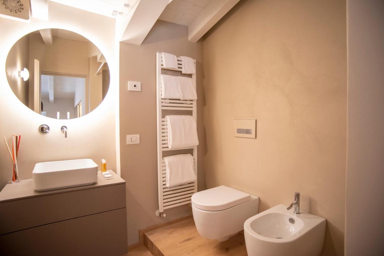 Time To Be - Luxury Apartments Centro Storico Πεσκιέρα ντελ Γκάρντα Εξωτερικό φωτογραφία