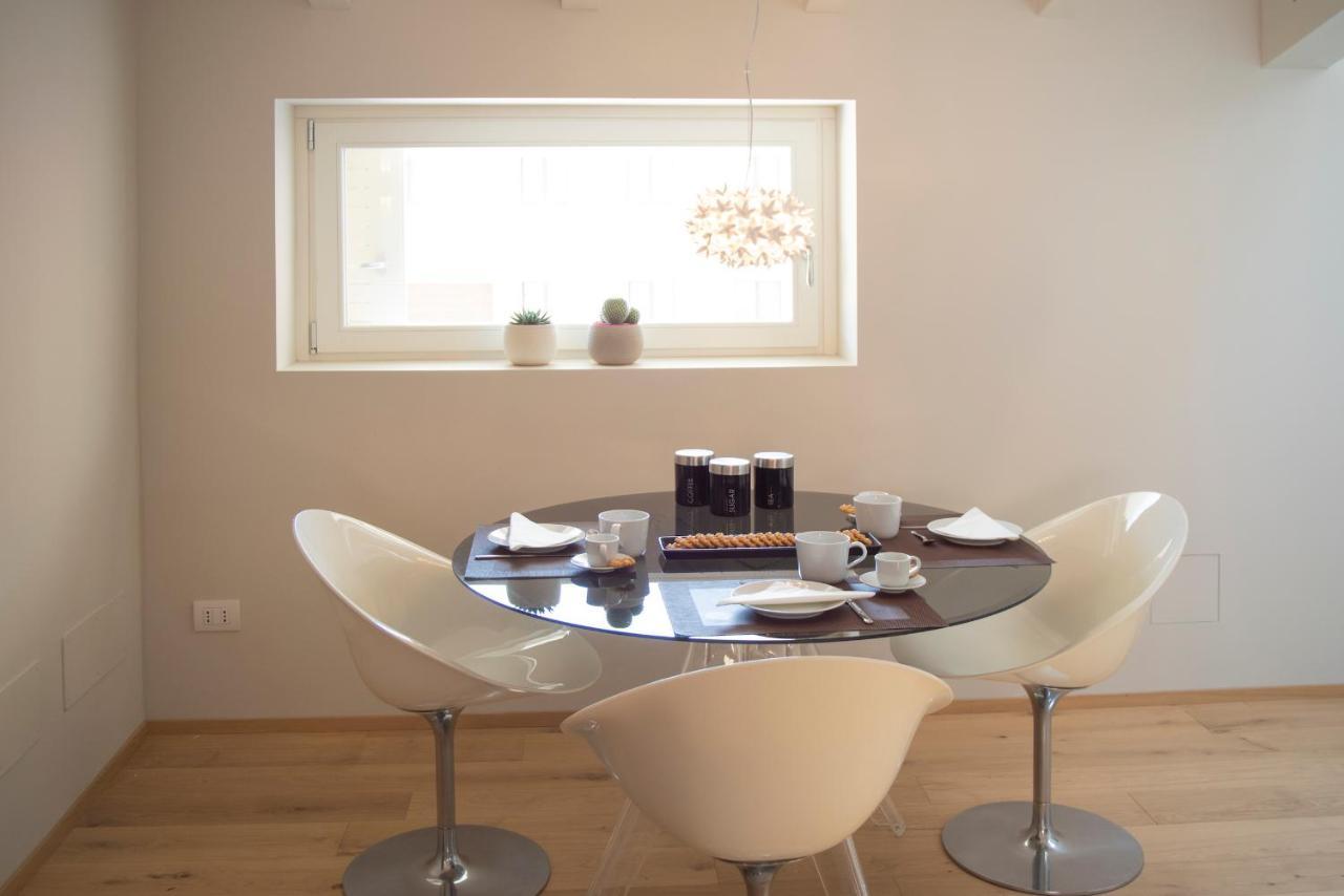 Time To Be - Luxury Apartments Centro Storico Πεσκιέρα ντελ Γκάρντα Εξωτερικό φωτογραφία