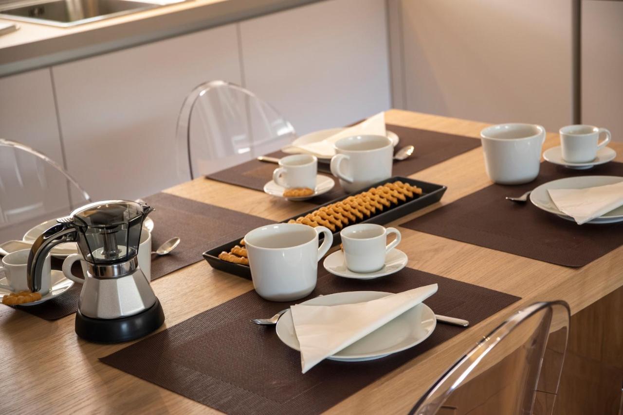 Time To Be - Luxury Apartments Centro Storico Πεσκιέρα ντελ Γκάρντα Εξωτερικό φωτογραφία