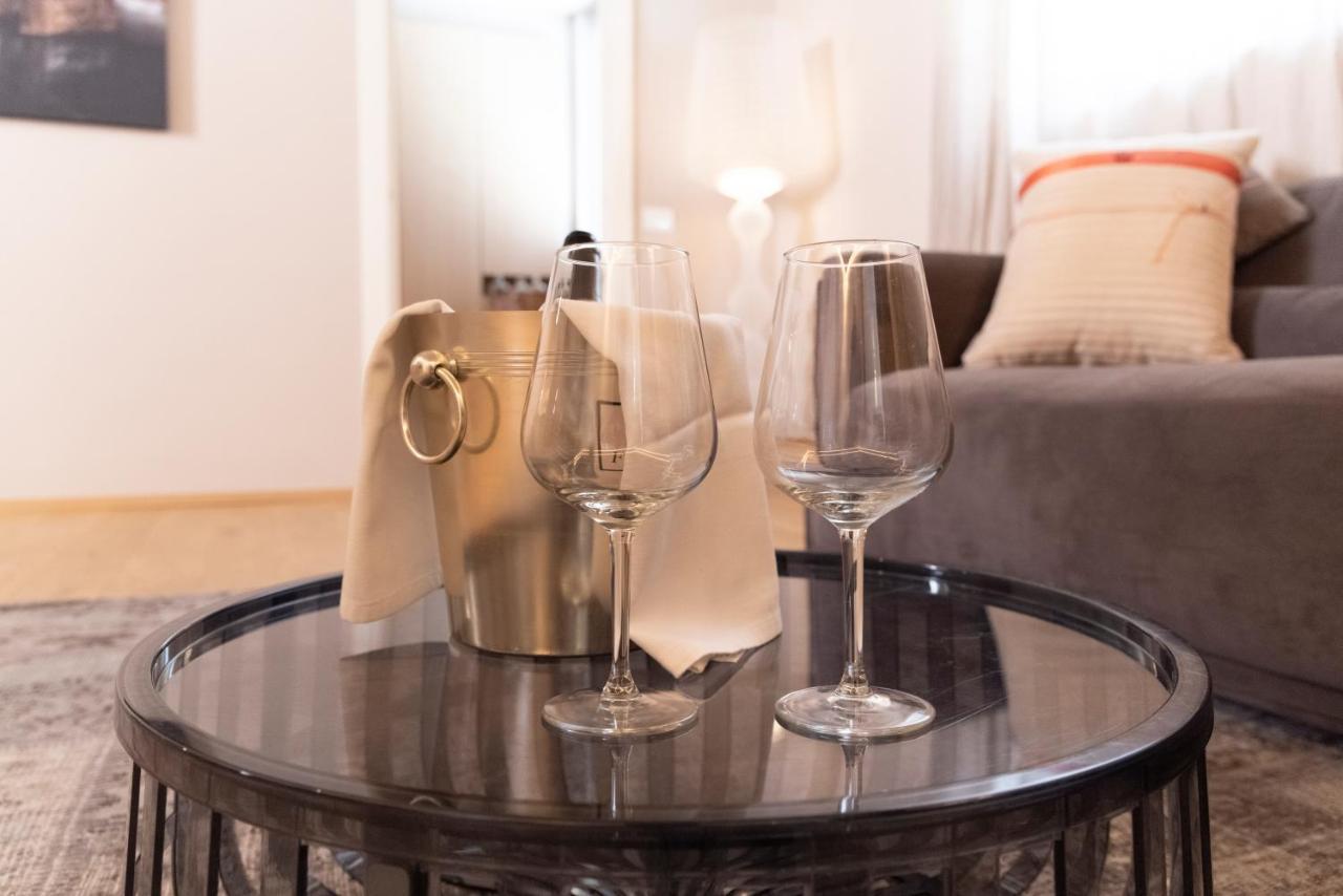 Time To Be - Luxury Apartments Centro Storico Πεσκιέρα ντελ Γκάρντα Εξωτερικό φωτογραφία
