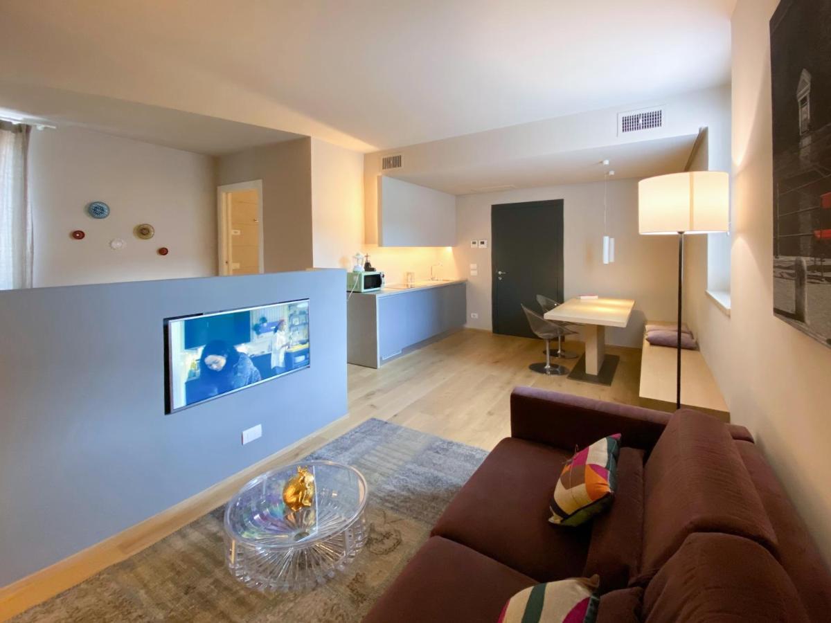 Time To Be - Luxury Apartments Centro Storico Πεσκιέρα ντελ Γκάρντα Εξωτερικό φωτογραφία