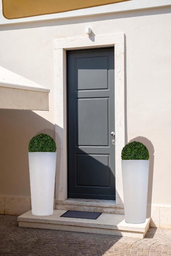 Time To Be - Luxury Apartments Centro Storico Πεσκιέρα ντελ Γκάρντα Εξωτερικό φωτογραφία