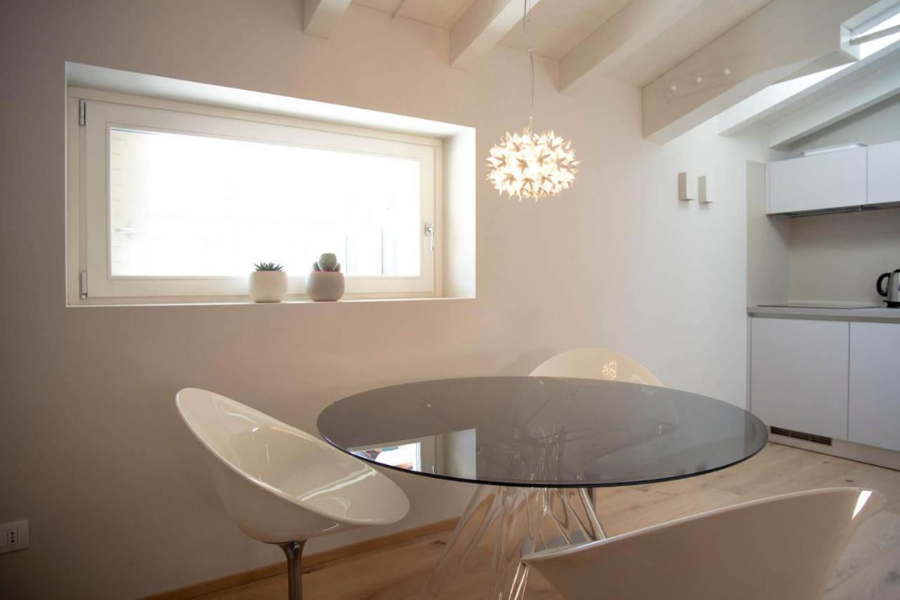 Time To Be - Luxury Apartments Centro Storico Πεσκιέρα ντελ Γκάρντα Εξωτερικό φωτογραφία
