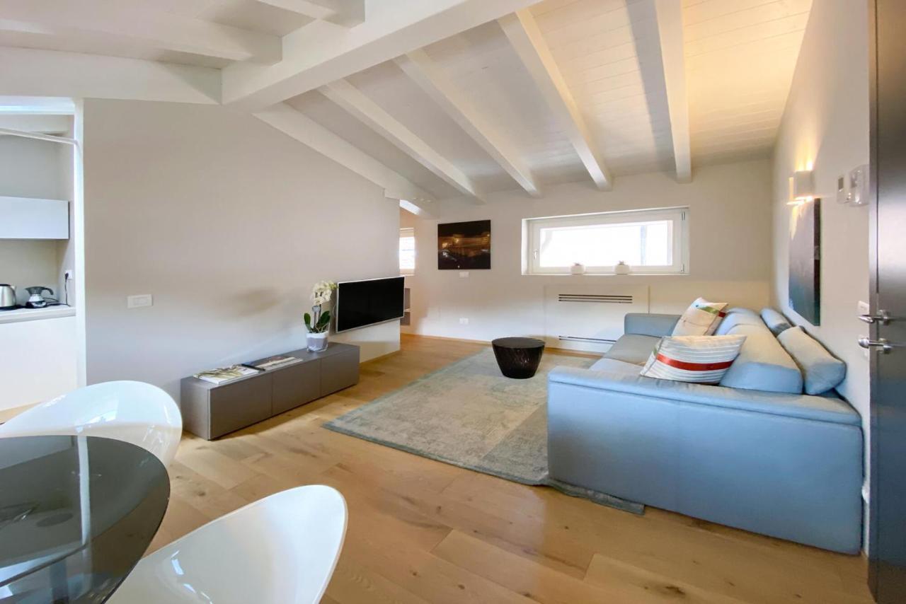 Time To Be - Luxury Apartments Centro Storico Πεσκιέρα ντελ Γκάρντα Εξωτερικό φωτογραφία