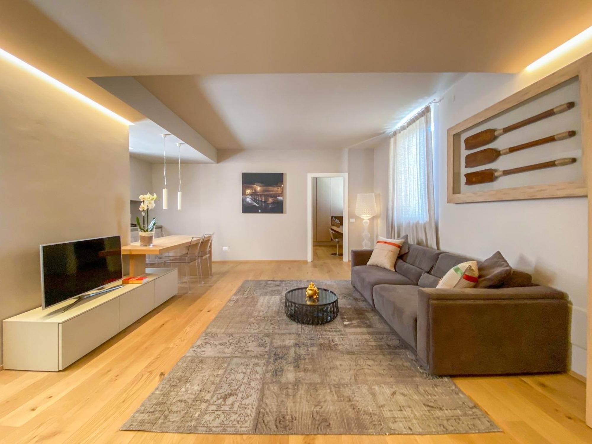 Time To Be - Luxury Apartments Centro Storico Πεσκιέρα ντελ Γκάρντα Εξωτερικό φωτογραφία